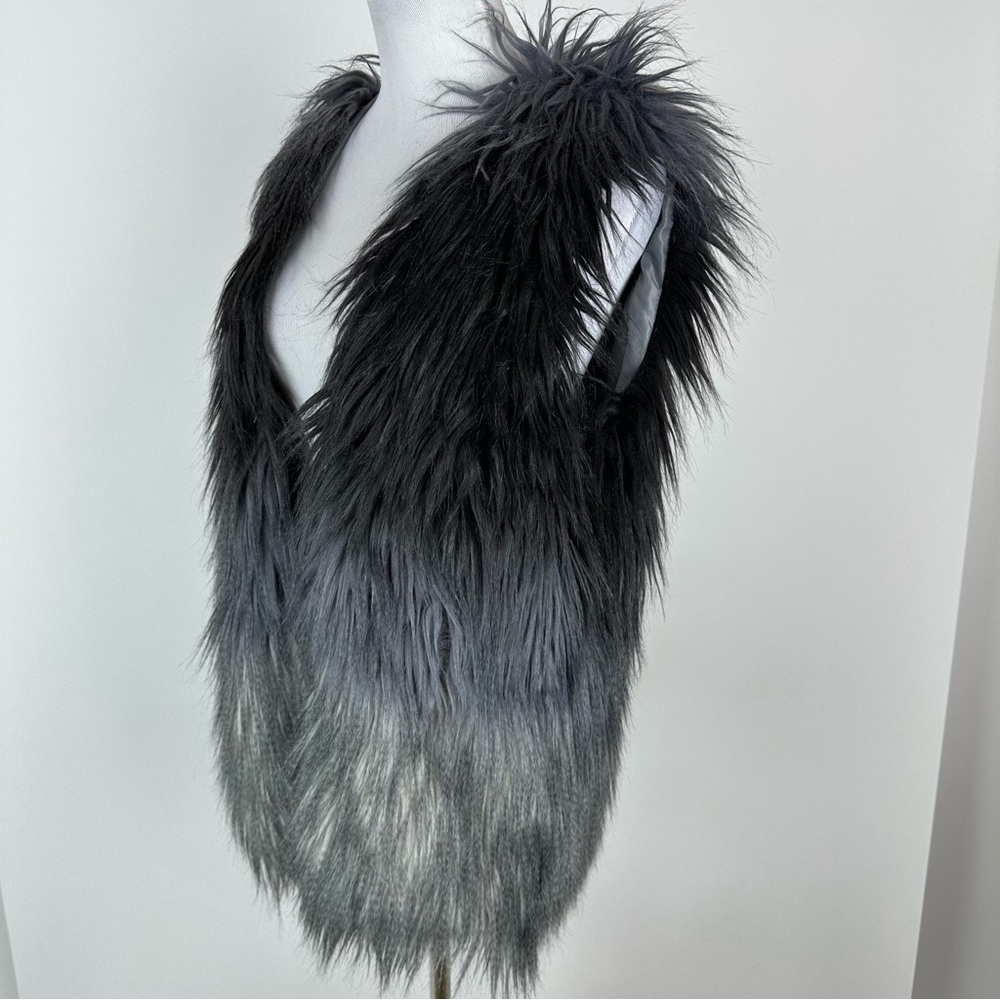 Melissa Paige Ombré Grey Faux Fur Vest Size Large - Picture 5 of 10